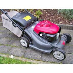 Honda HRX476 met aandrijving en kunststof maaidek