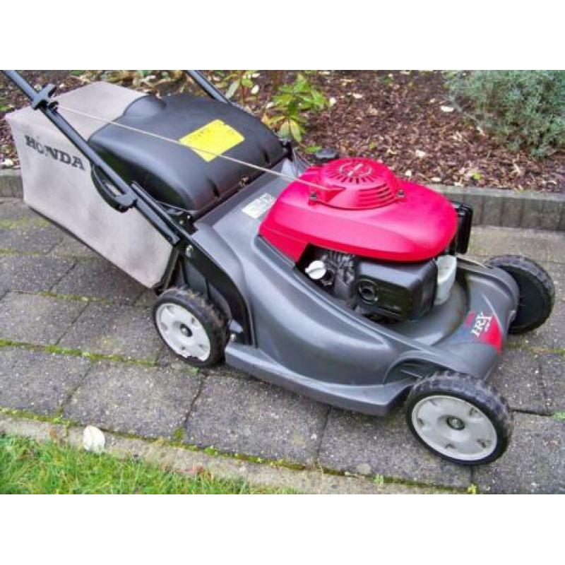 Honda HRX476 met aandrijving en kunststof maaidek
