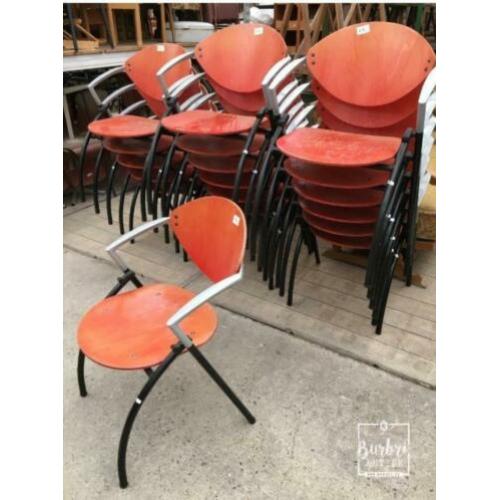 Industriële partij stoelen rood