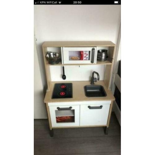 Mooi houten keukentje met heel veel accessoires!