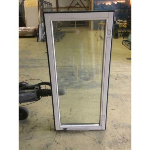 Hardhouten raam 636 x 1334 met thermopane glas