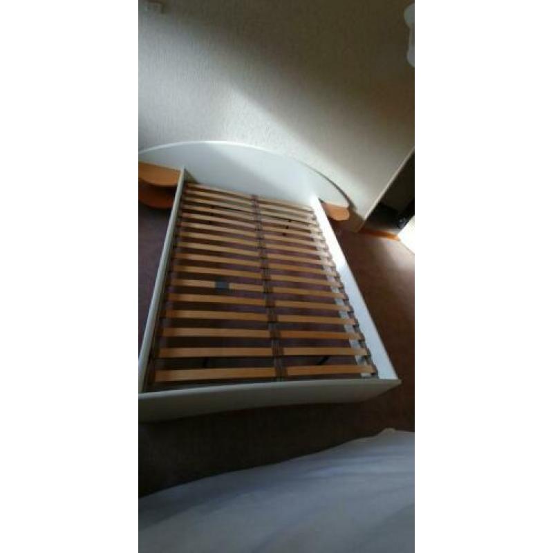 Tweepersoons bed, zie foto's. *gratis*