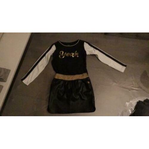 Leuk setje, leren rokje met shirt met lange mouwen