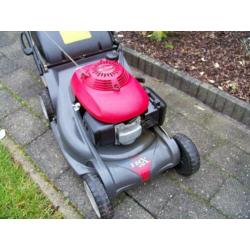 Honda HRX476 met aandrijving en kunststof maaidek