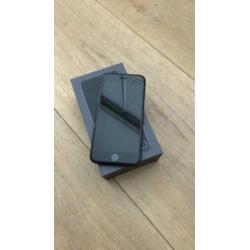 Zgan iPhone 8 64gb zwart/ space grey 1 jaar oud