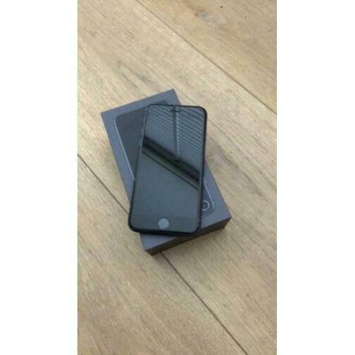 Zgan iPhone 8 64gb zwart/ space grey 1 jaar oud