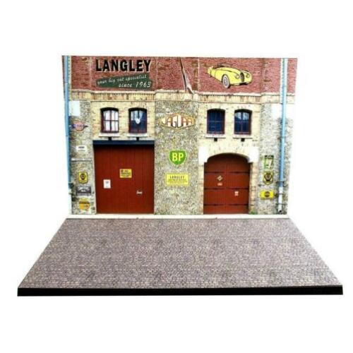 Jaguar diorama garage 'Langley your big cat specialist' 1:43