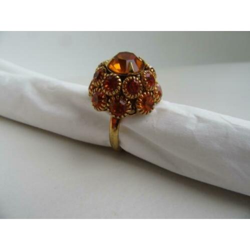 Ring Cocktail (vintage) Judy Lee gesign.