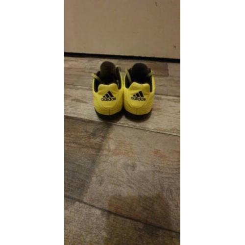 Adidas traxion voetbal schoenen maat 36, zie alle foto's