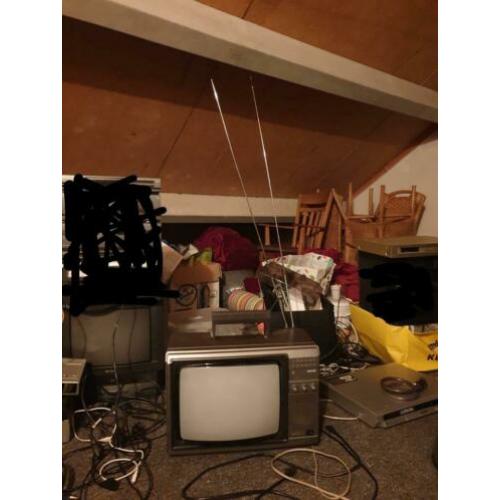 partij radio's wekkers en 3 tv's