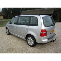 Volkswagen Touran 1.6-16V FSI airco, cruise, trekhaak