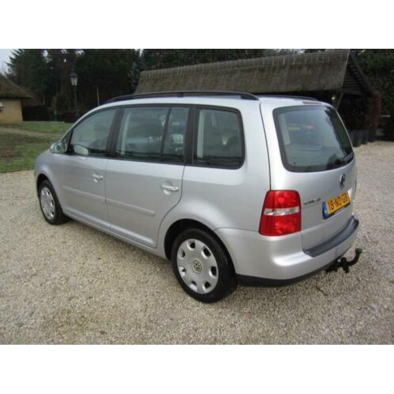 Volkswagen Touran 1.6-16V FSI airco, cruise, trekhaak
