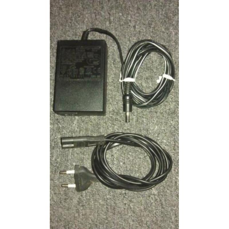 Diverse adapters (printer / laptop /inschakel-stroom trans.)