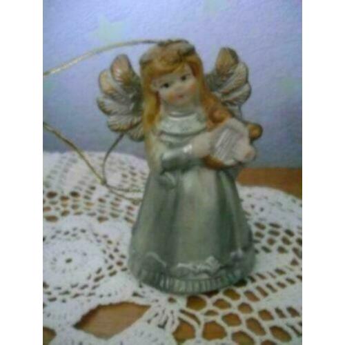 oud kerstengeltje met bel hoogte 8 cm