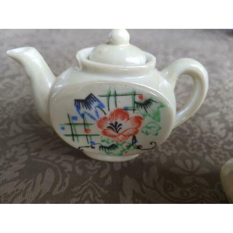 Antiek poppenhuis servies miniatuur servies