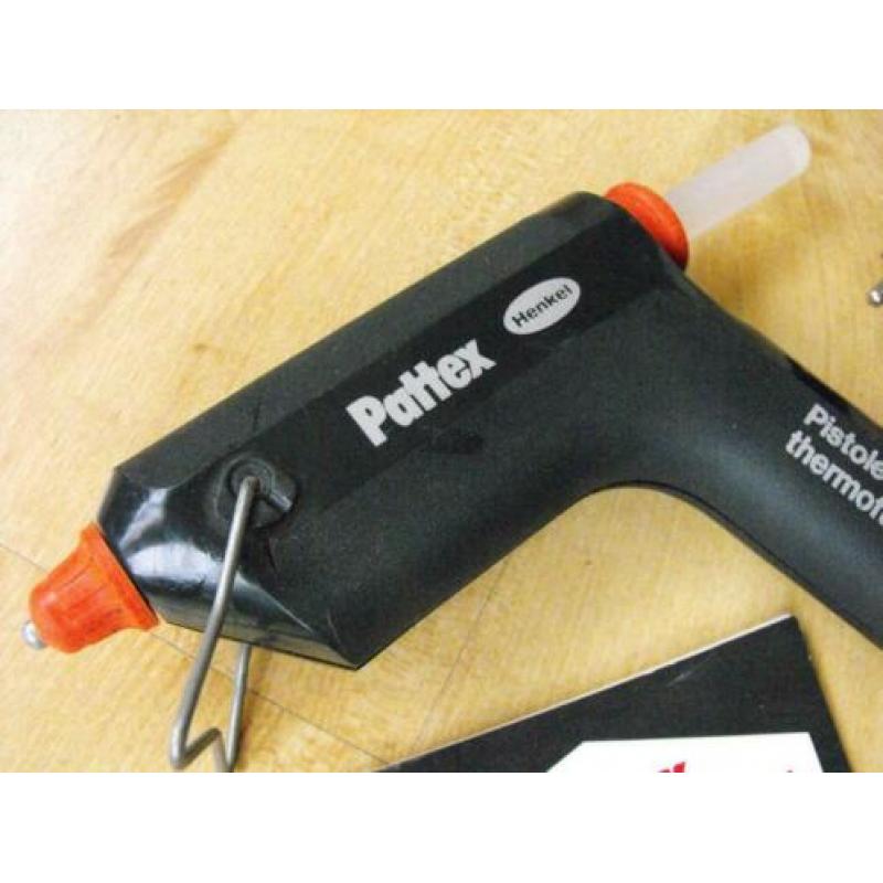 Lijmpistool Pattex incl.lijmpatronen €10