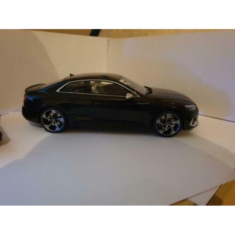 Audi RS5 Mythos zwart 1/18 GT-Spirit