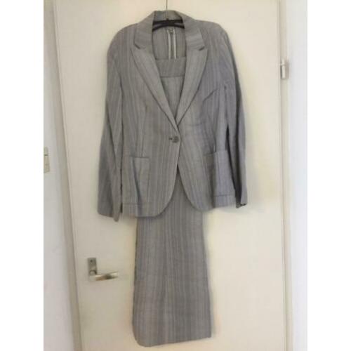 Lichtgrijs gestreept pak van We maat 40