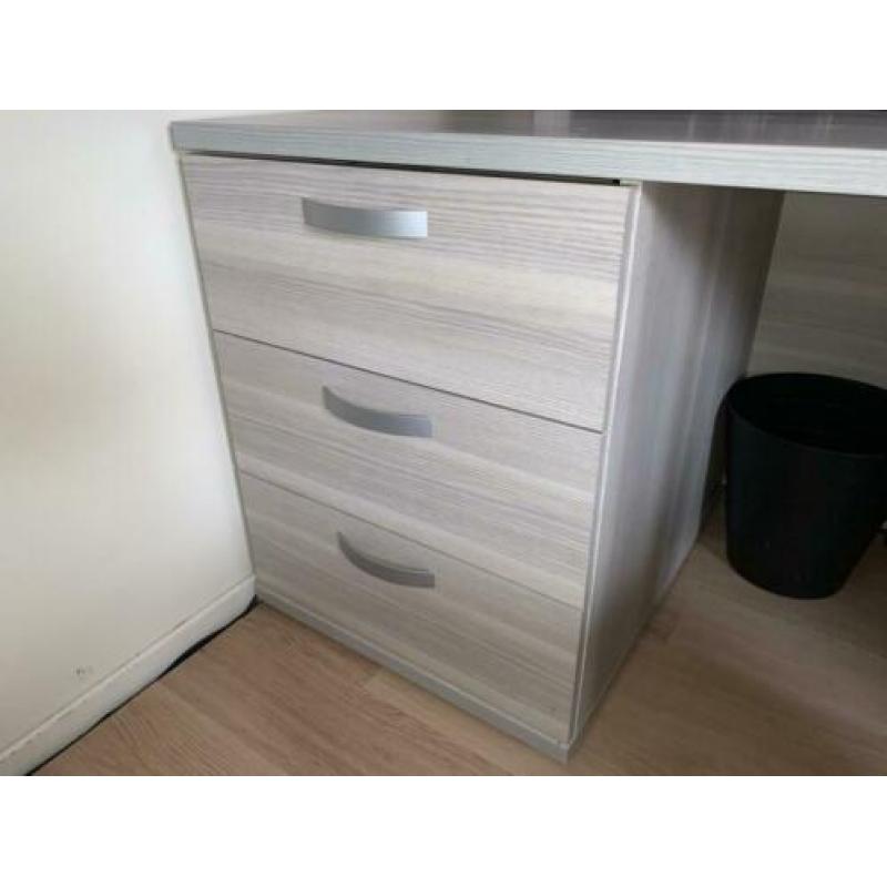 Bureau robuust greywash met ladeblok
