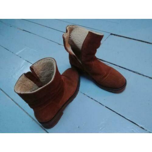 Warme, gevoerde enkellaarsjes maat 38