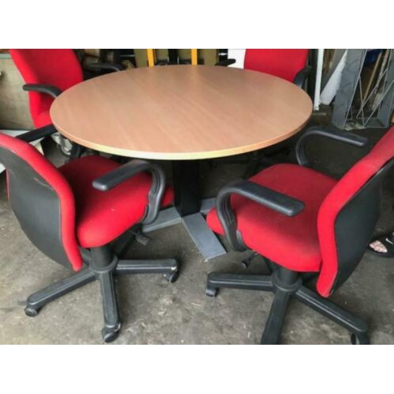 ronde tafel met 4 bureau stoelen