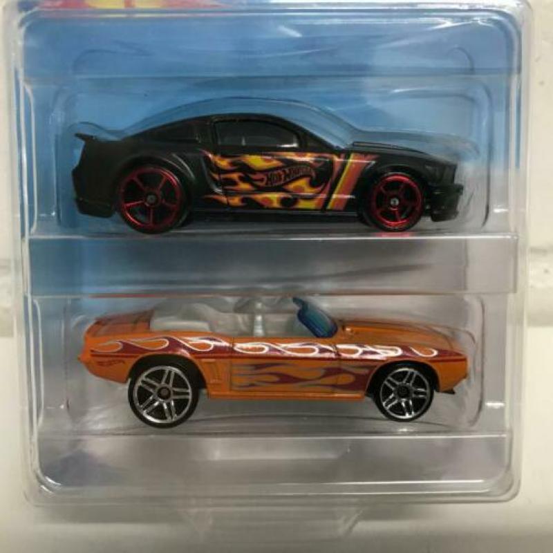 Hot Wheels duopack (Ford Mustang /Pontiac GTO)
