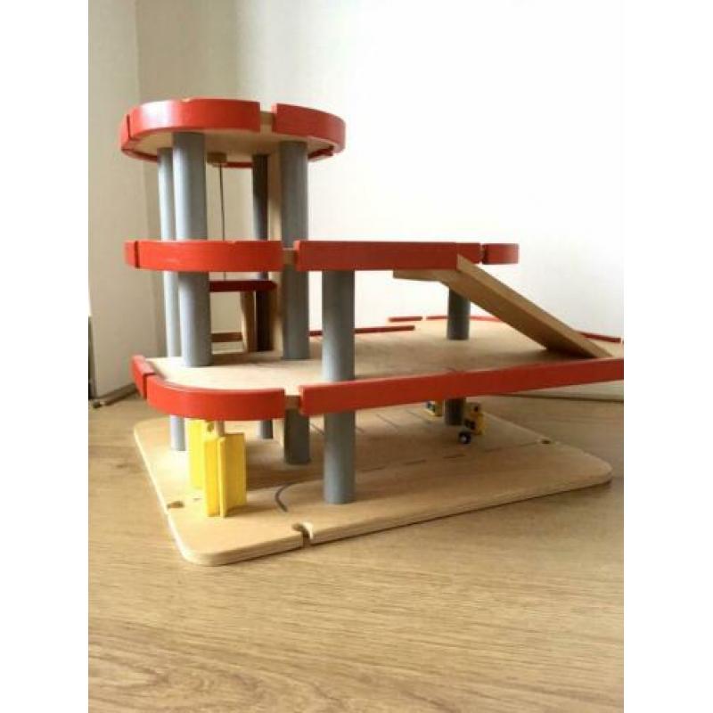 Fijne houten garage van Plan Toys