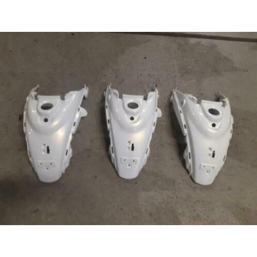 Achterkap wit (achterspatbord) NIEUW Baotian Retro IVA Venti