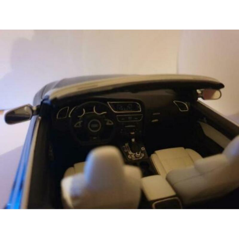 Audi RS5 Cabrio zwart 1/18 GT-Spirit