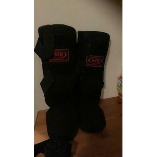 Scheenbeschermers maat s van merk STB