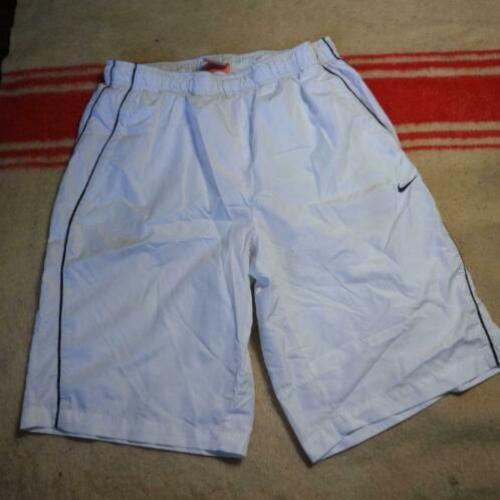 Witte korte broek.Mt 44/46.Merk Nike Athletic Dept