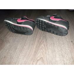 Nike schoenen maat 23,5