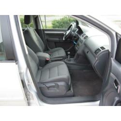 Volkswagen Touran 1.6-16V FSI airco, cruise, trekhaak