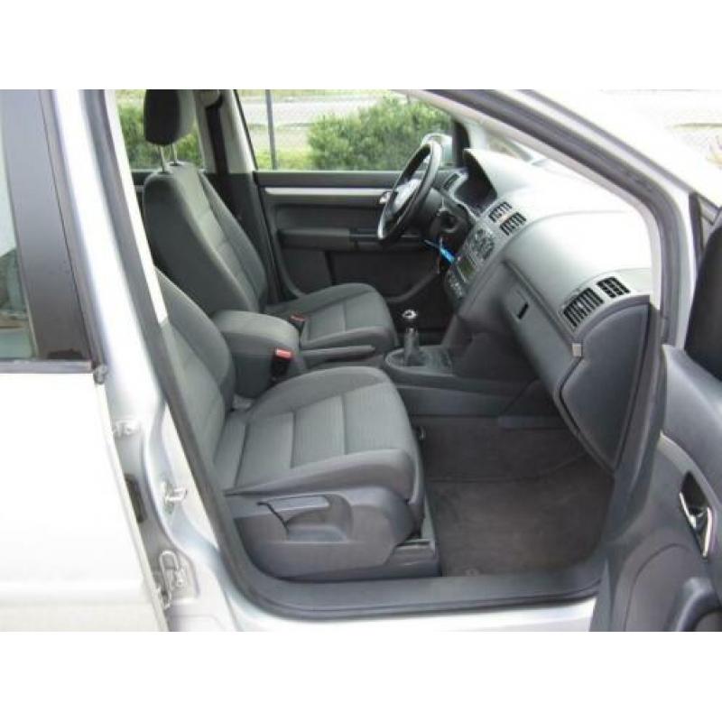 Volkswagen Touran 1.6-16V FSI airco, cruise, trekhaak