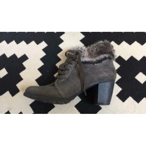 Taupe / grijs kleurige dames winter laarsjes maat 42
