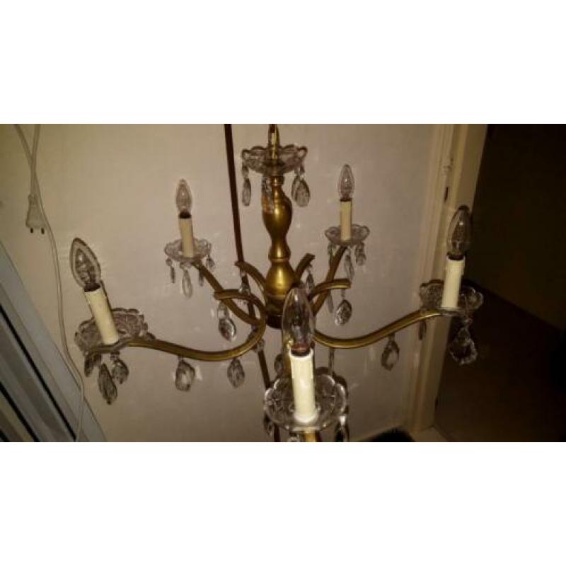 Kroonluchter met kristallen hangers en schaaltjes