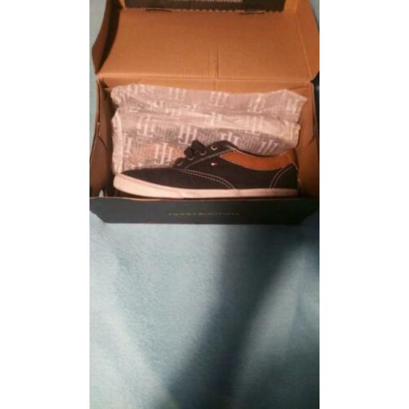 Tommy hilfiger schoenen maat 35