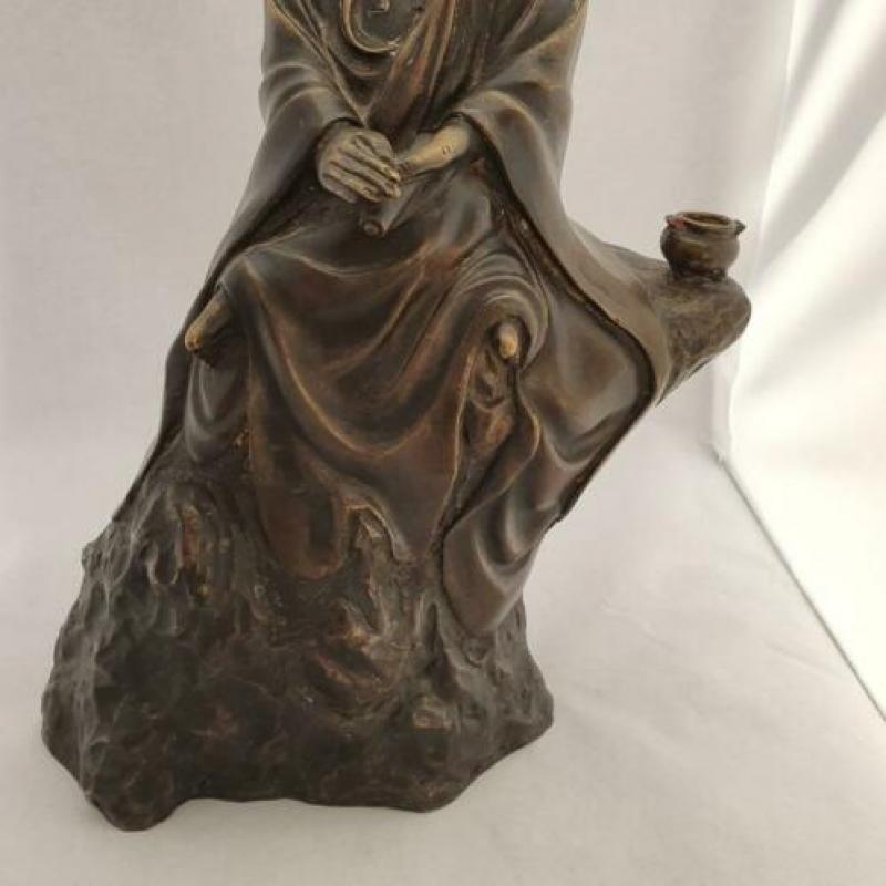 0274 Antiek Aziatisch bronzen beeld Kwan-ying rustend