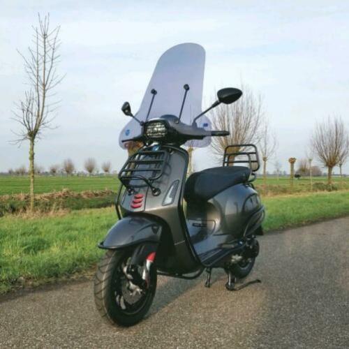 Nieuwe Custom Vespa sprint Agaat Grijs Full Option 2020!