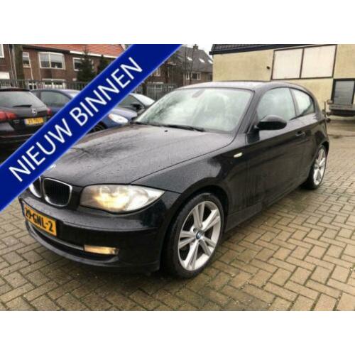 BMW 1 Serie 118i Business Line navi 18'velgen nieuwstaat!