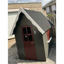 Uniek houten speelhuis