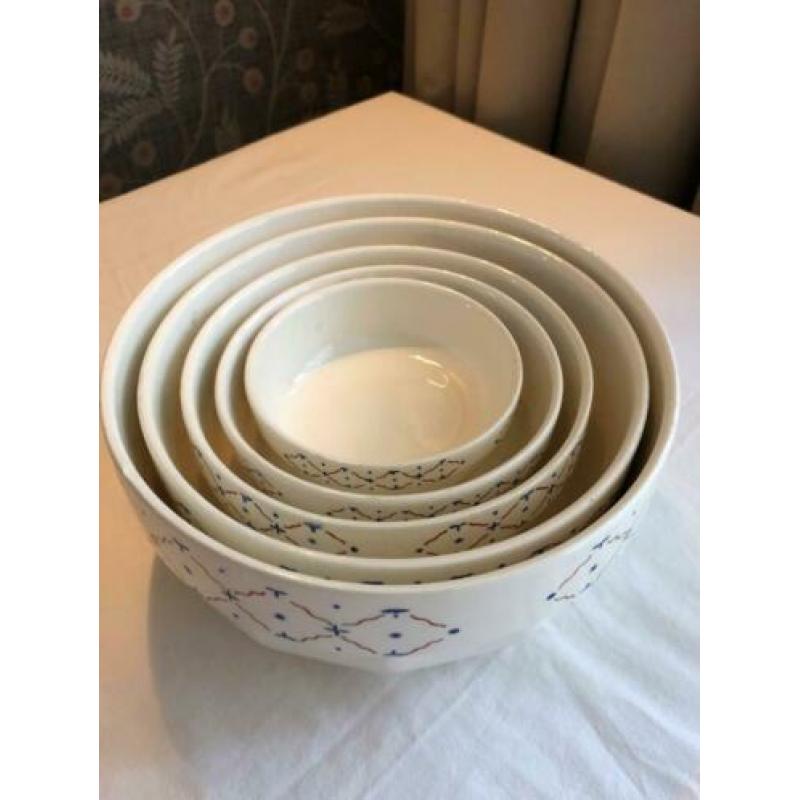 Set van 5 schalen / nesting bowls - Granit, Hungary