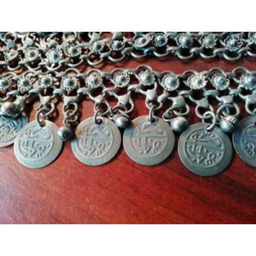 oude tribal zilverkleurig buiksieraad, ketting, liefst 88 cm