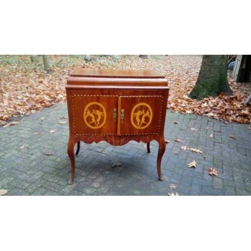 Duitse antieke radiokast