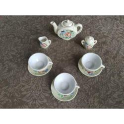 Antiek poppenhuis servies miniatuur servies