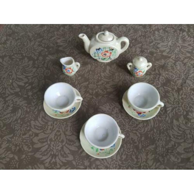 Antiek poppenhuis servies miniatuur servies