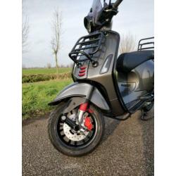Nieuwe Custom Vespa sprint Agaat Grijs Full Option 2020!