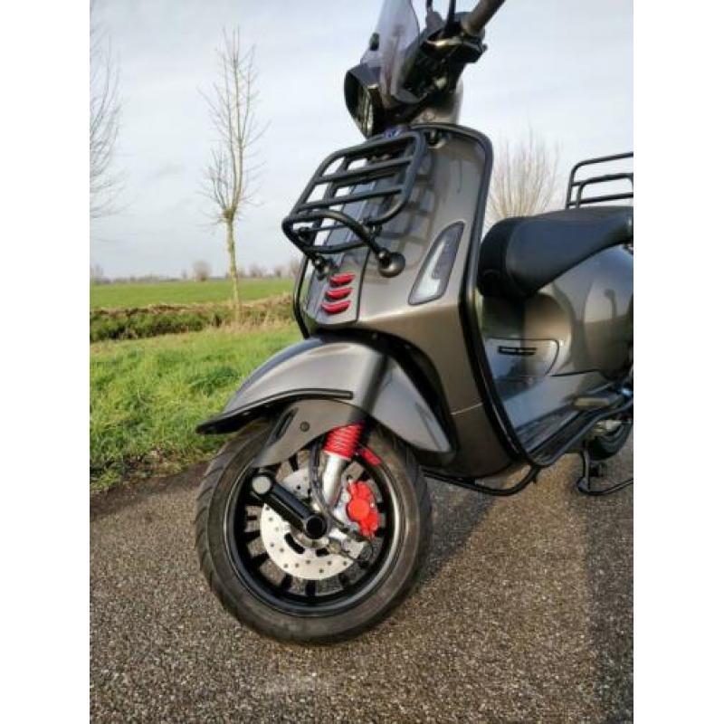 Nieuwe Custom Vespa sprint Agaat Grijs Full Option 2020!