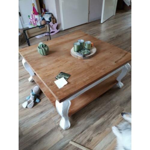 Zware teakhouten salon tafel. 90 bij 90 cm