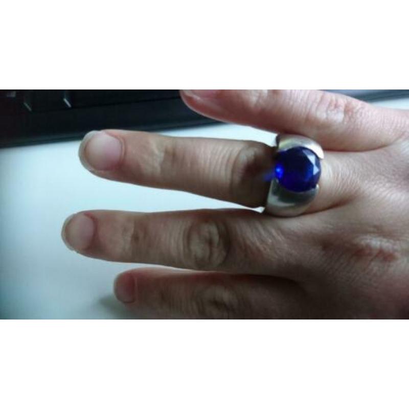 Melano ring met 3 stenen maat 62